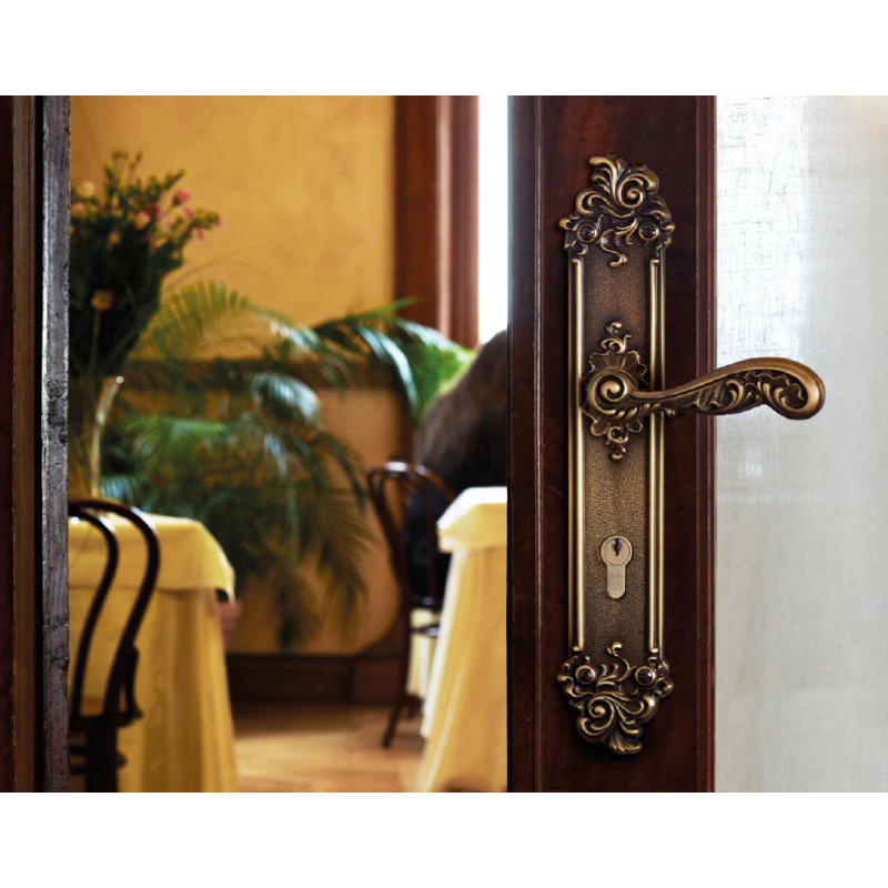 Rococò Door Handle on Plate Linea Calì Vintage